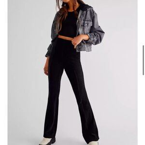 FREE PEOPLE SLIM PULL-ON VELVET FLARE PANTS IN BLACK COTTON BLEND VELVET SIZE S